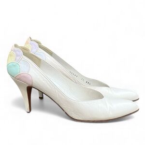 Vtg Stuart Weitzman Pointed Toe Pastel Scalloped Heel in White Size 7 1/2
